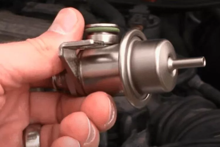 What Are the Risks and Warnings Associated With Cleaning a Fuel Pressure Regulator