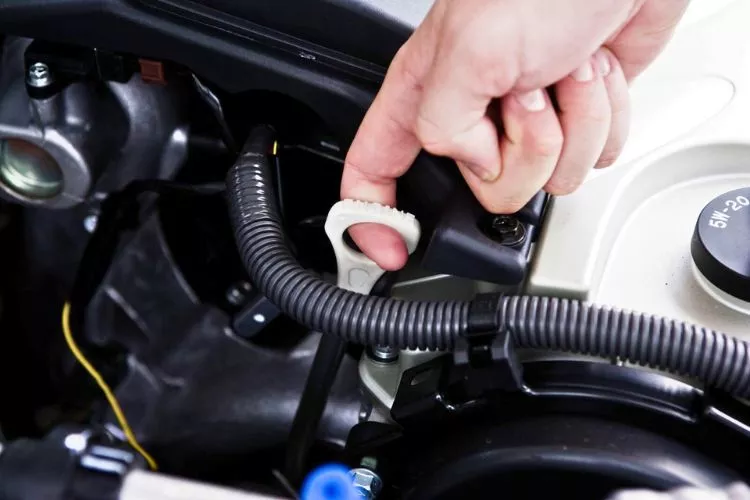Should you top up engine oil hot or cold
